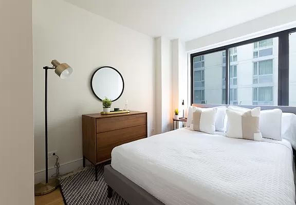 5th image of 230 E 44th St APT 5P