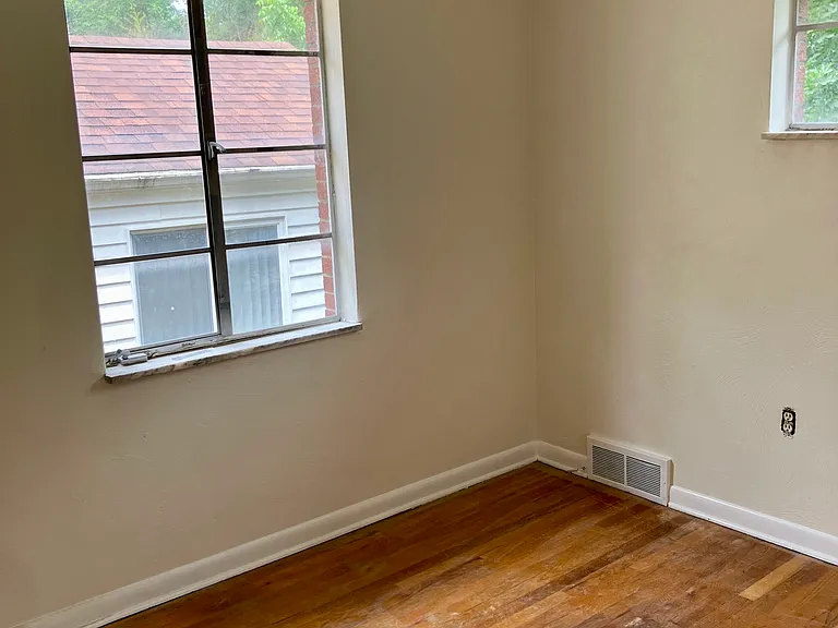735 Center Ave #2 — Photo 4