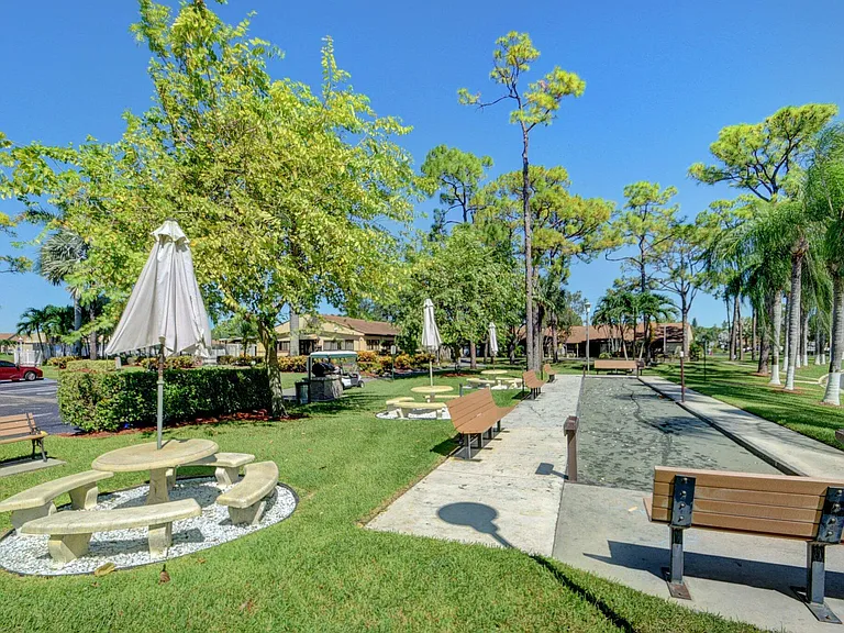 616 Sea Pine Way #C2 — Photo 32
