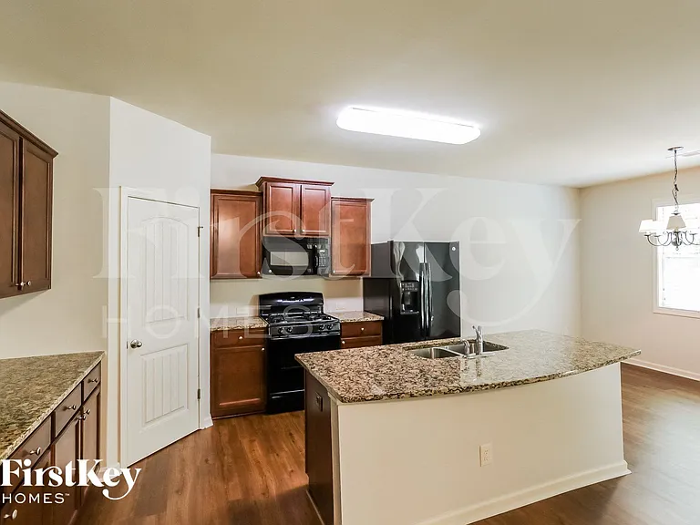 7768 Old Thyme Rd — Photo 4