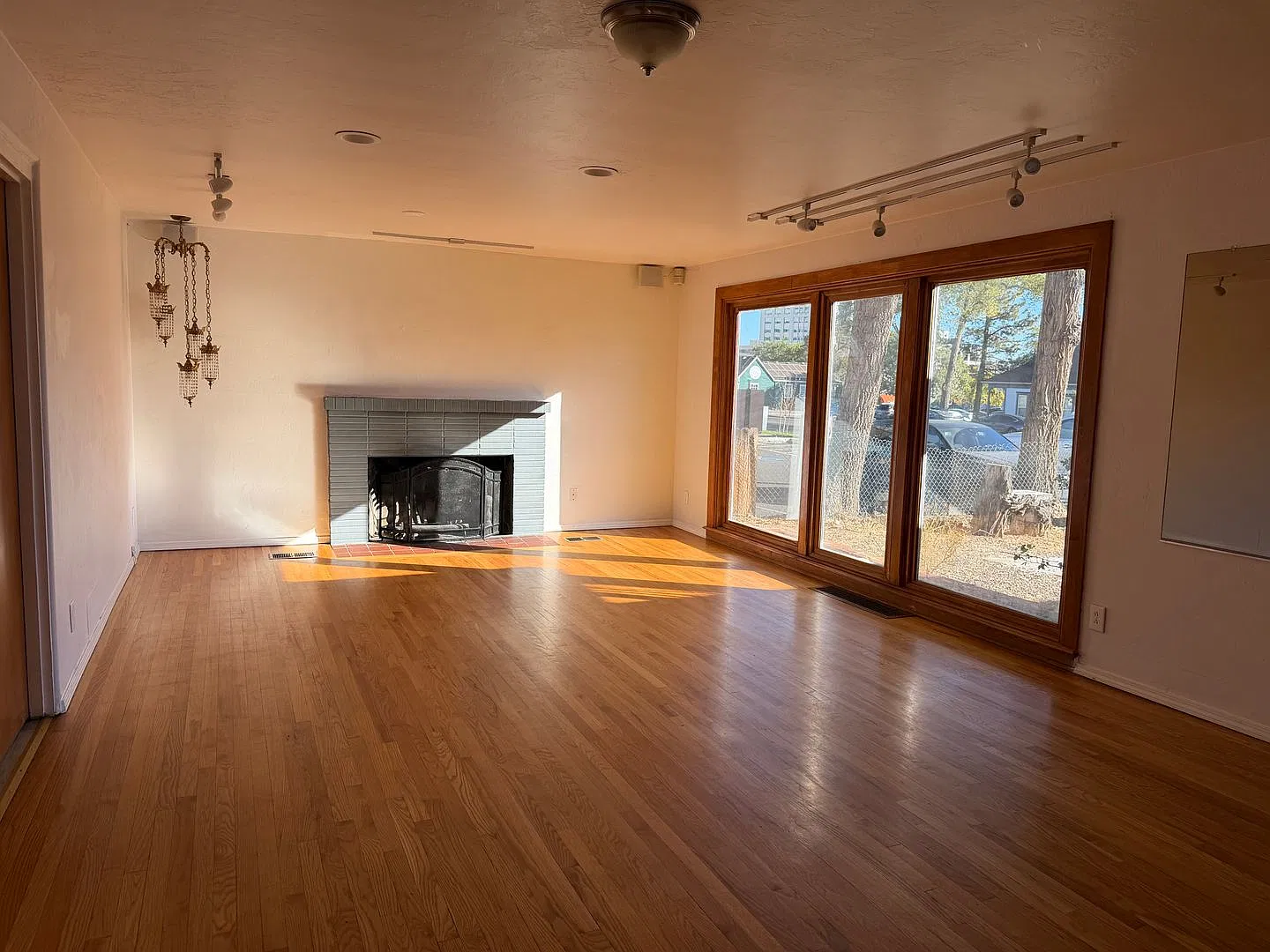 Large Midtown home in the center of it all! Move in Special $500 off first months rent! — Photo 1