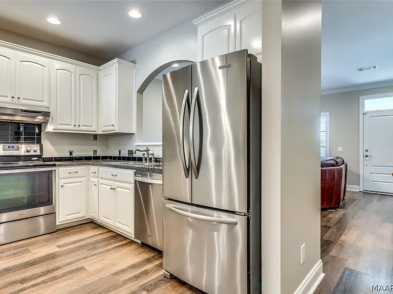 1211 Sadie Cir — Photo 15