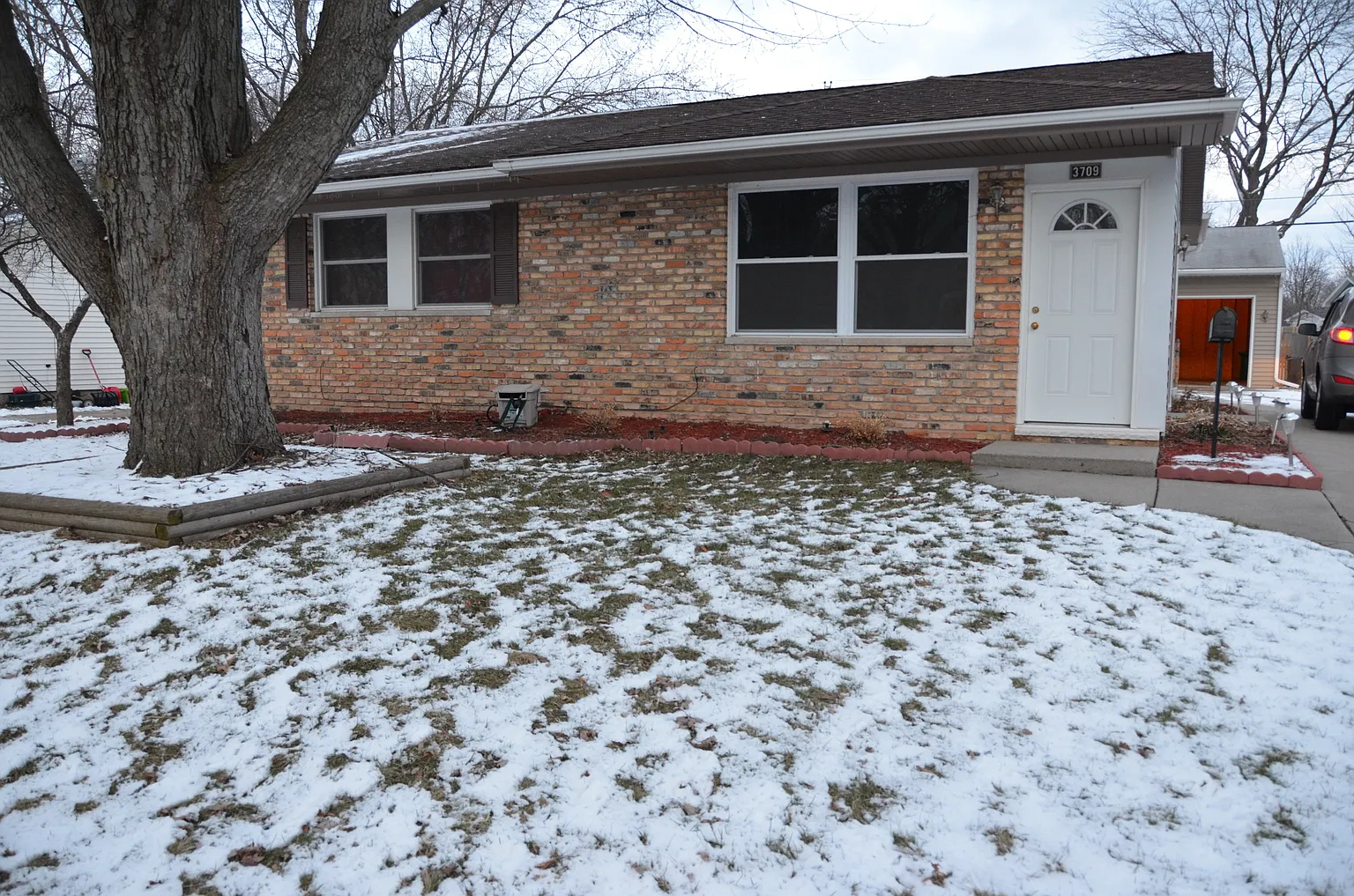 3709 Kendalwood Dr photo 1