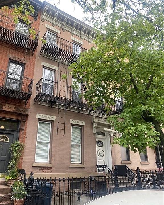 1st image of 599 Carroll St #3