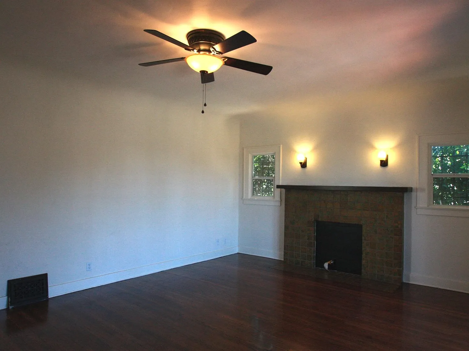 2 bed, 1300 sqft, $3,300 — Photo 2