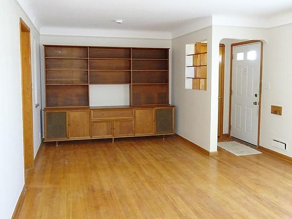 3rd image of 3031 Winthrop Dr