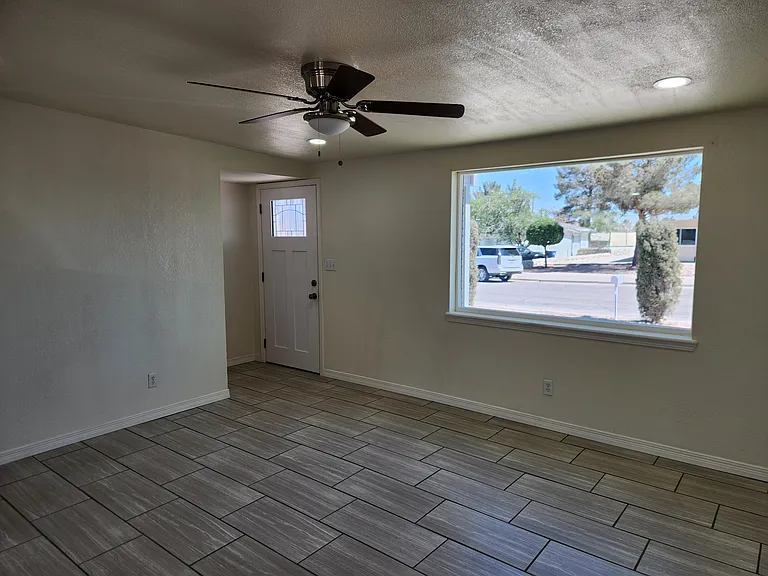 8129 Staghorn Dr — Photo 9
