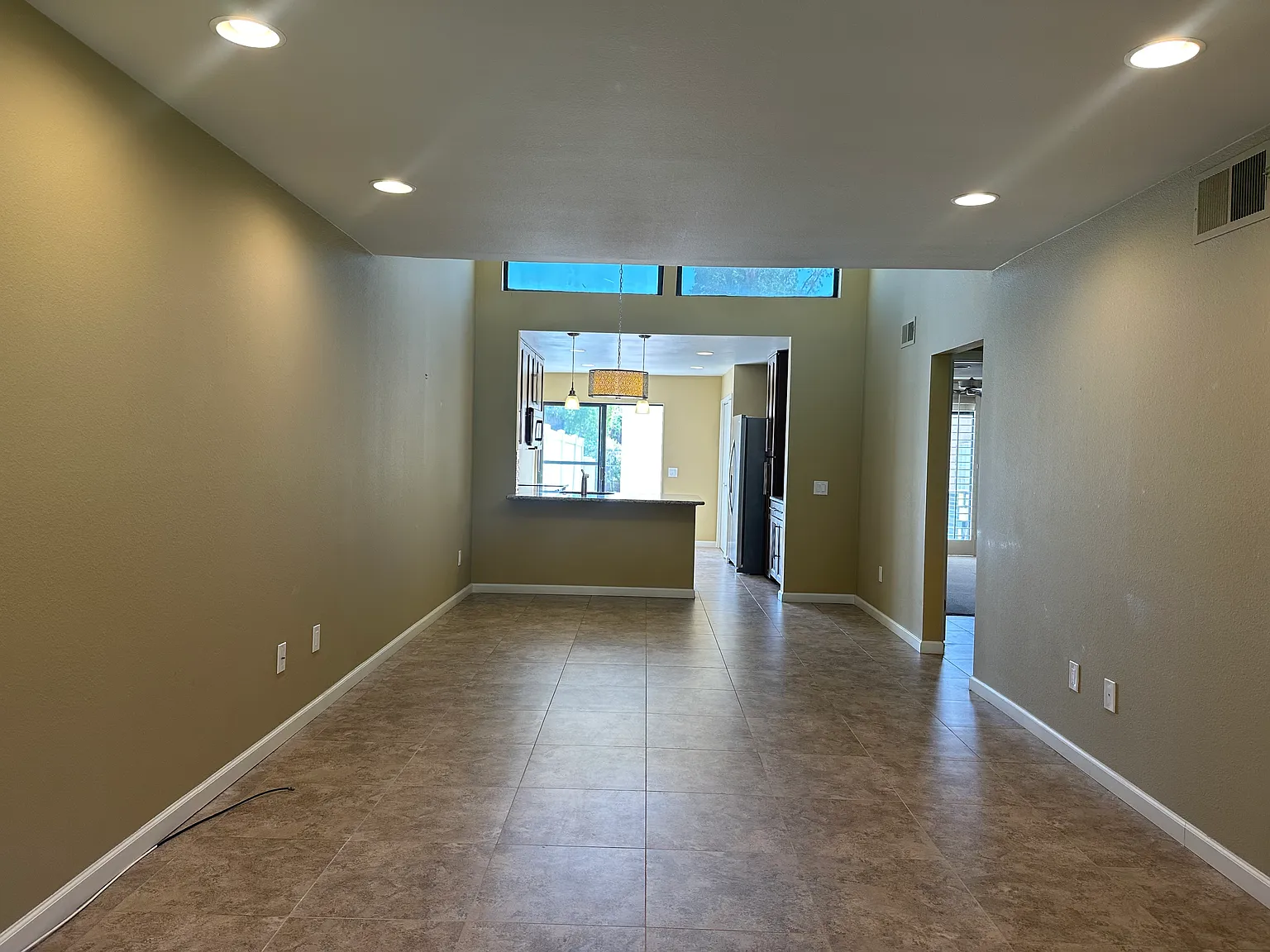 2 bed, 1032 sqft, $2,400 — Photo 2