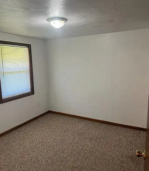 245 Laurel Dr — Photo 8