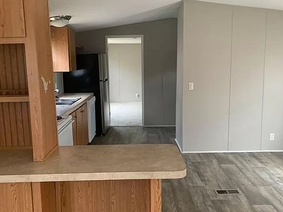 5th image of 200 Greenview Cir