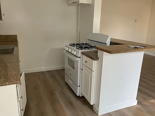 Apartment - 2 Bedrooms / 1 Bath - Anaheim Photo 1