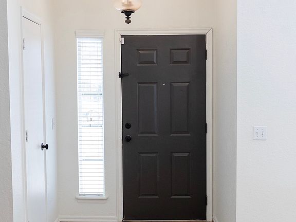 2nd image of 3305 Buckhorn Cir