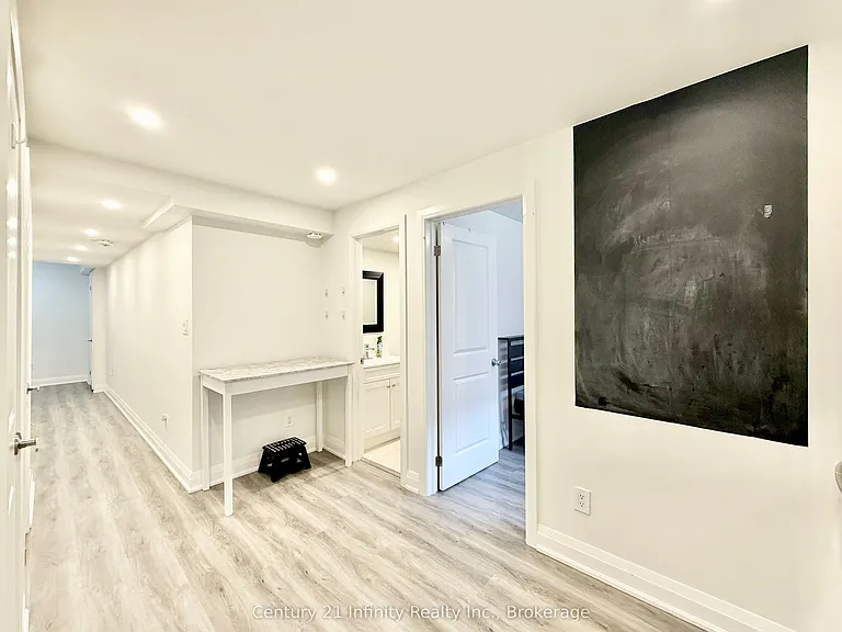 36 Elkington Cres #2 — Photo 14