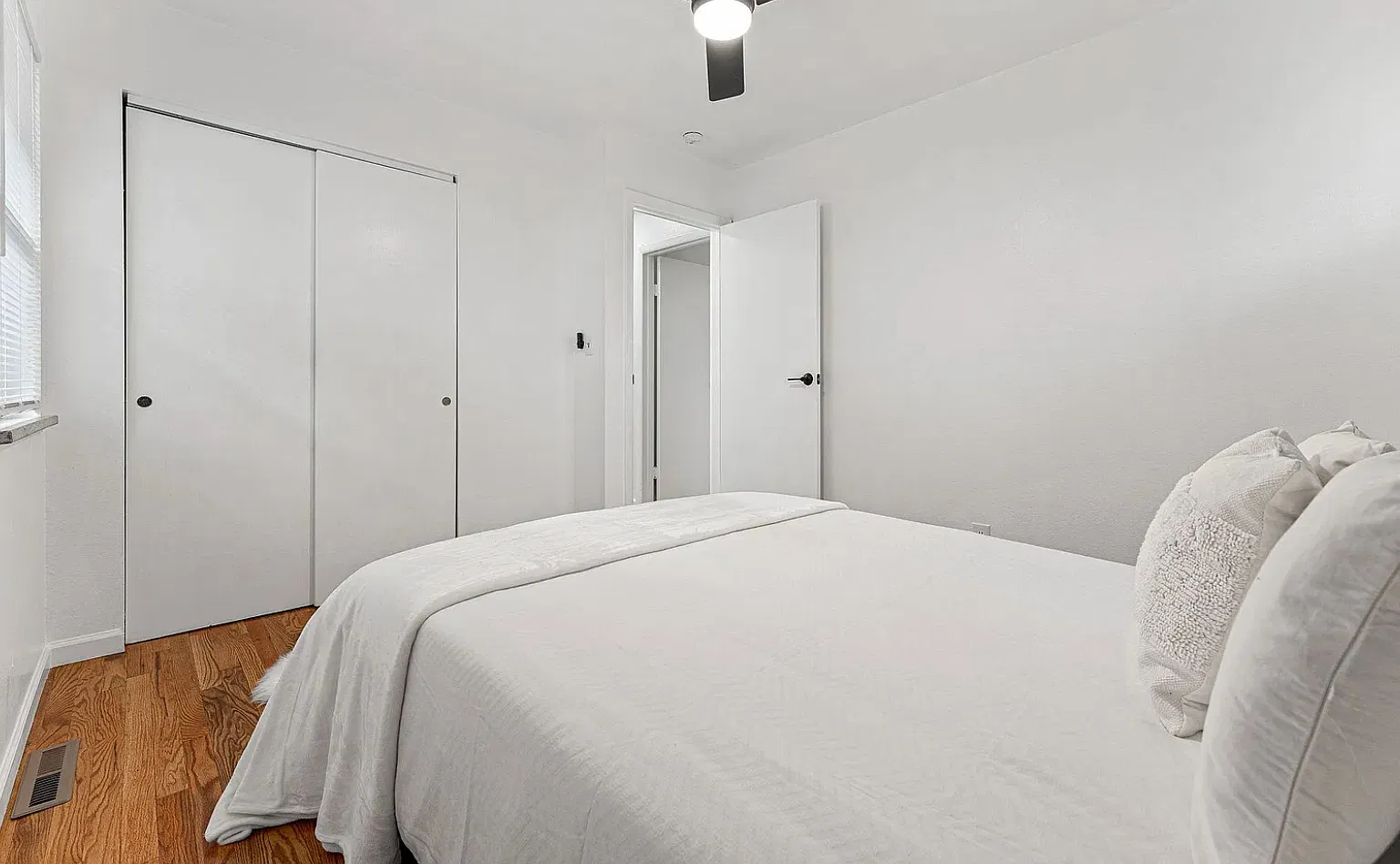 2 bed, 800 sqft, $3,500 — Photo 4