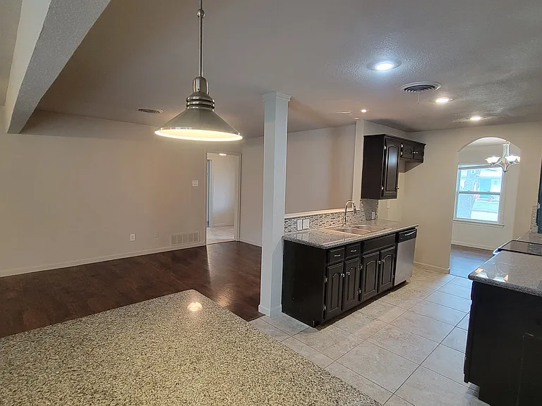 5613 Ammons St — Photo 4