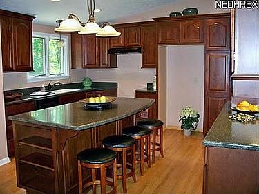 5th image of 10043 Bell St