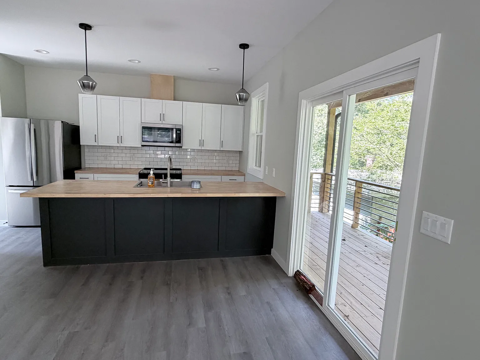 3 bed, 2.5 bath, 1261 sqft, $2,480 — Photo 3