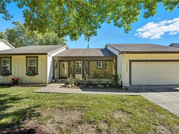 18809 Sunrise Dr, Belton, MO 64012