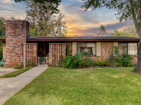 1121 Santiago Dr, Jacksonville, FL 32221