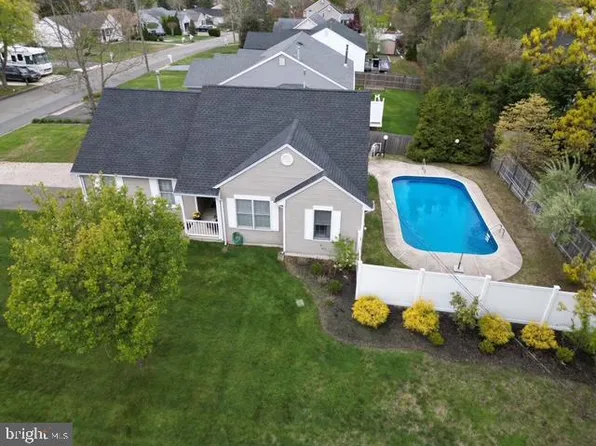 120 Albatross Ave, Manahawkin, NJ 08050