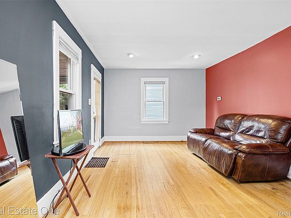 5th image of 307 S Laurel St
