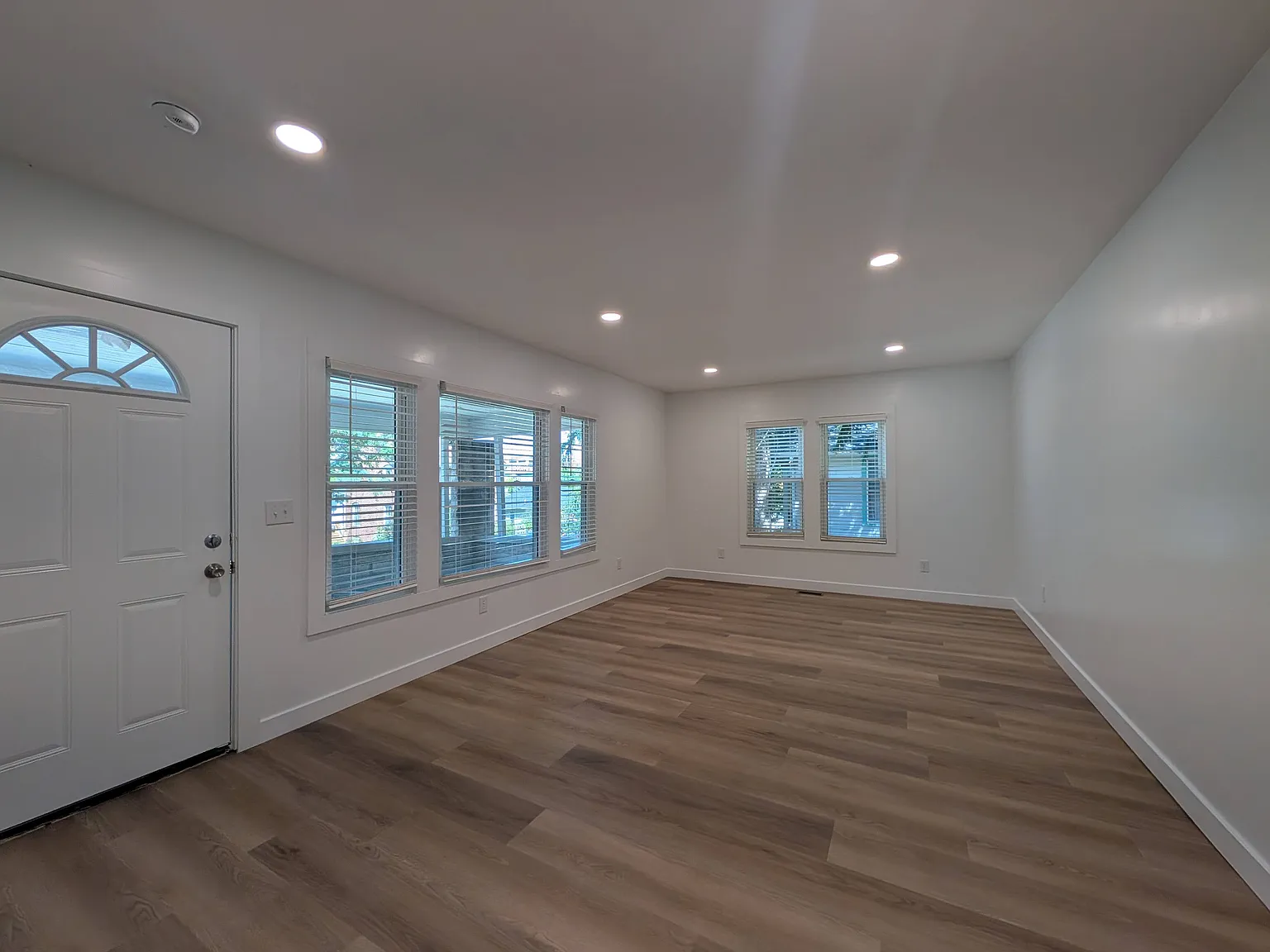 9 bed, $8,100 — Photo 3