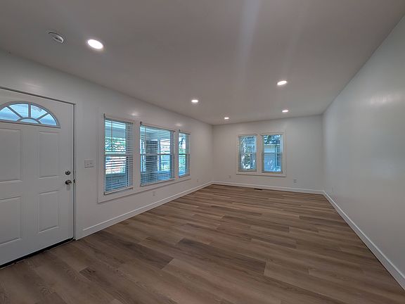 3rd image of 407 S Lincoln St