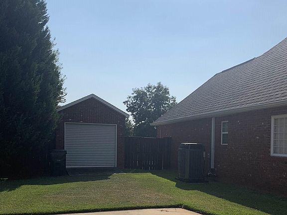 3rd image of 603 Twelve Oaks Dr