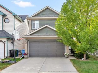 320 E Evermeadow Rd SW, Calgary, AB T2Y4X2