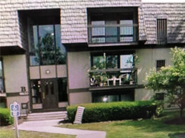 9600 Cove Dr Unit B2, North Royalton, OH 44133