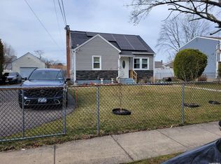 71 Bradley St, Brentwood, NY 11717