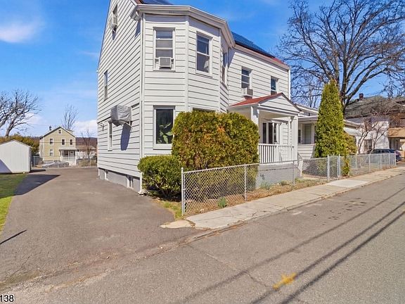 2nd image of 272 Oswald Pl