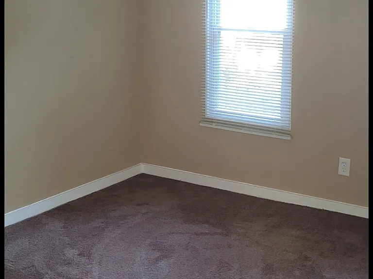 1160 Lawton Dr — Photo 4