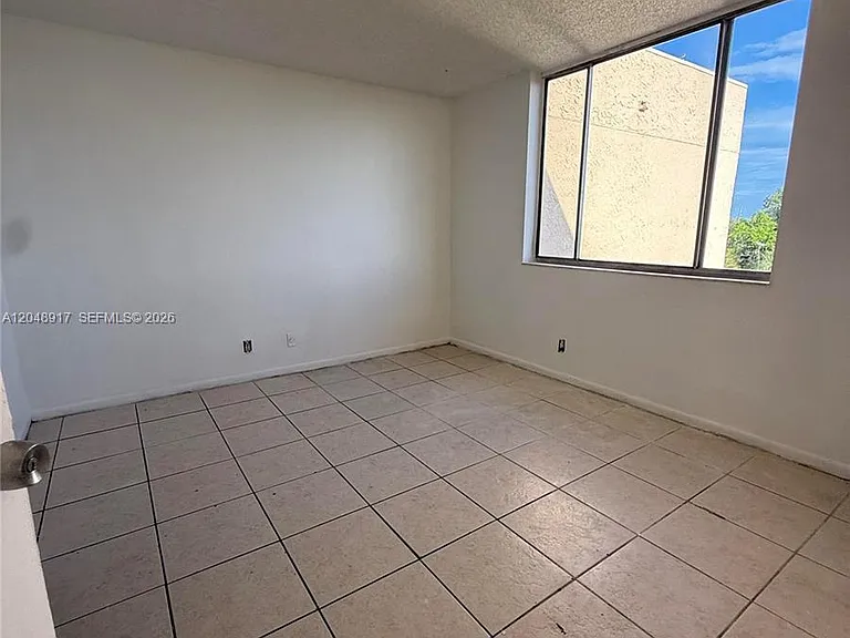 2830 Somerset Dr #402N — Photo 4