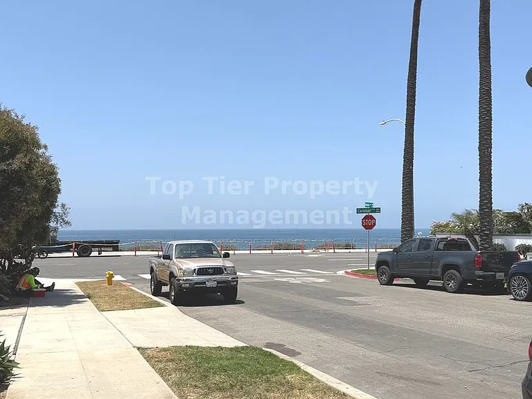 125 Acacia Ave — Photo 44