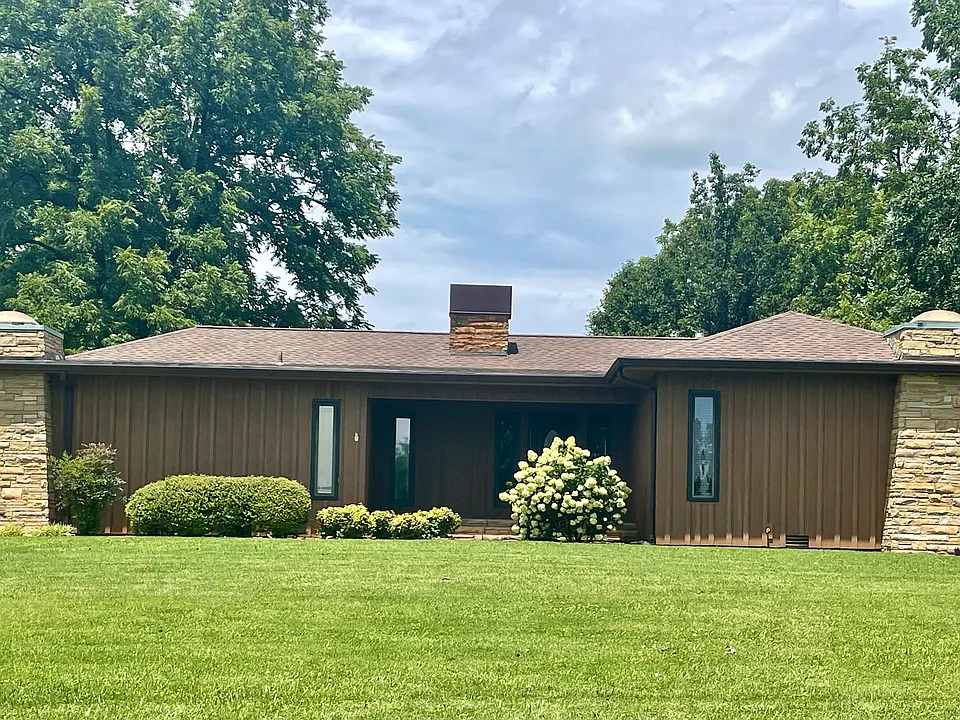 1128 Clayton Dr