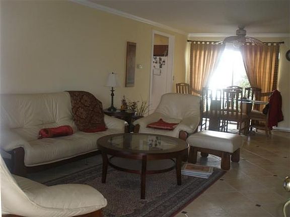 4th image of 10068 Adriana Ave