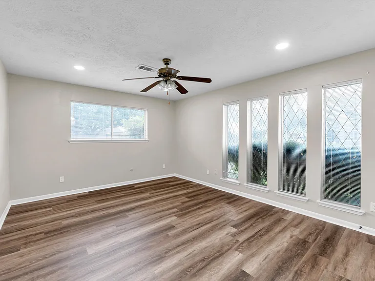 8102 Autumn Willow Dr — Photo 30