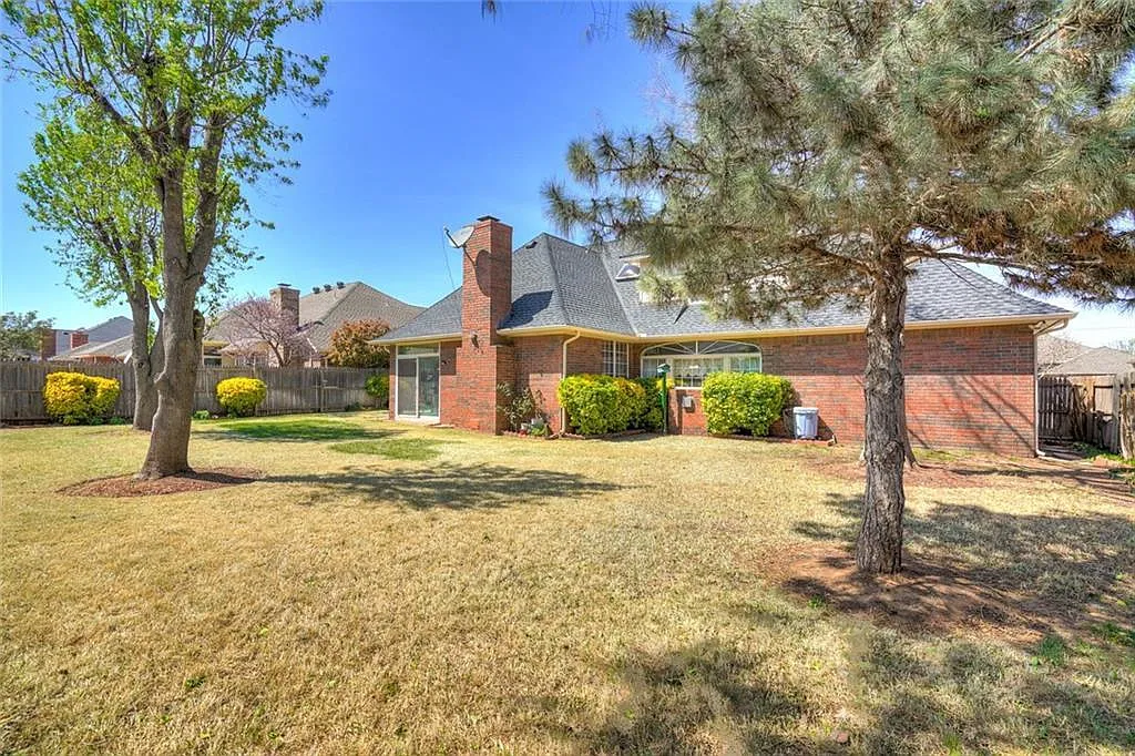 4 bed, 2.5 bath, 2245 sqft, $2,000 — Photo 3