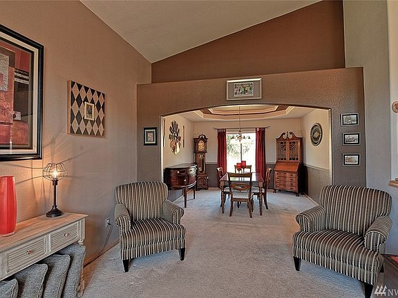 3rd image of 1003 Hughes Ln