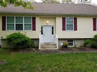 11 Fife Dr, Coram, NY 11727