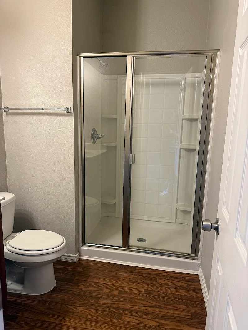 4 bed, 2305 sqft, $2,500 — Photo 2