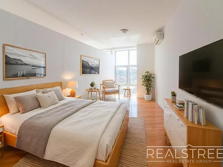 9002 Queens Blvd #423 — Photo 4