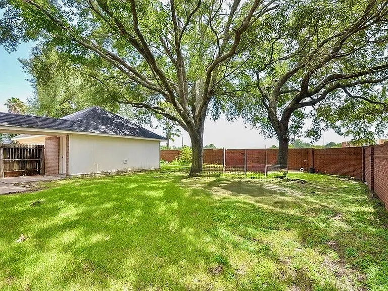 2515 Lansing Cir — Photo 50