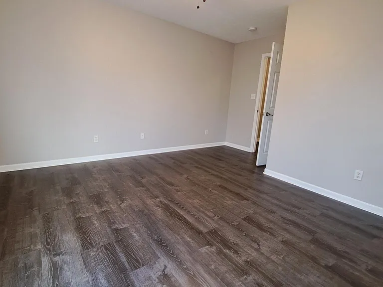 112 Norwich Cv — Photo 4