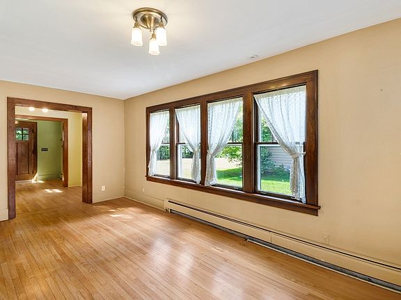 4th image of 311 W Park Ave