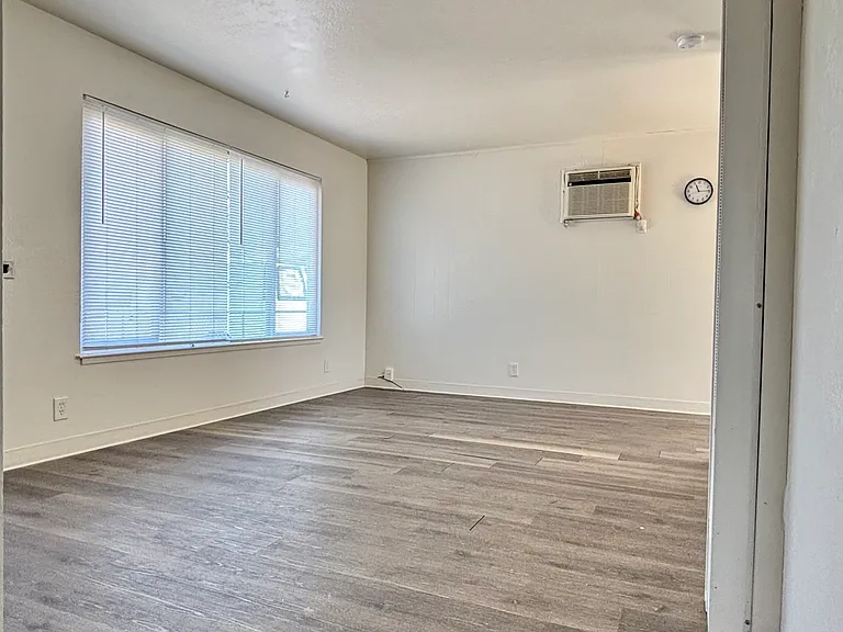 1310 W El Monte St #1310 — Photo 4