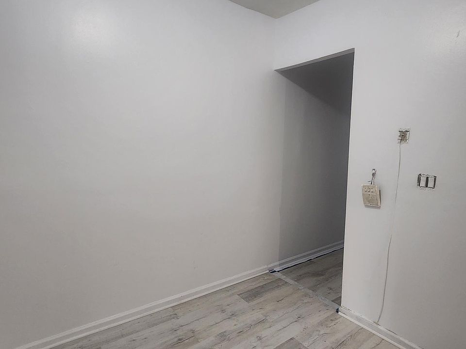 2nd image of 2035 Belmont Ave APT 5
