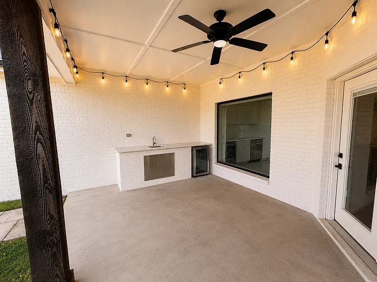 2045 Horatio St — Photo 30
