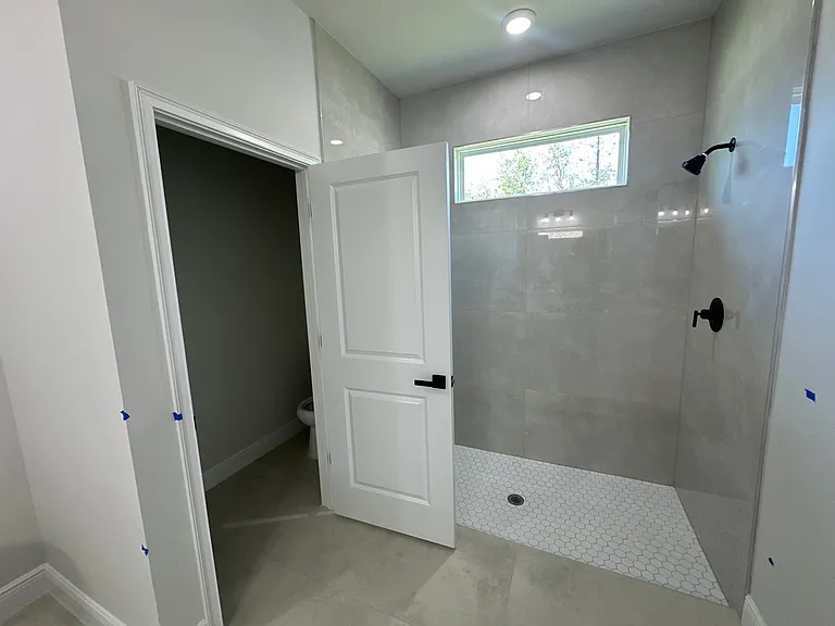 1557 W Elder Ln — Photo 17